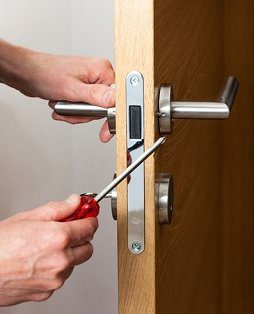 15 Tips From Your Local Locksmith for Safe, Single Living
